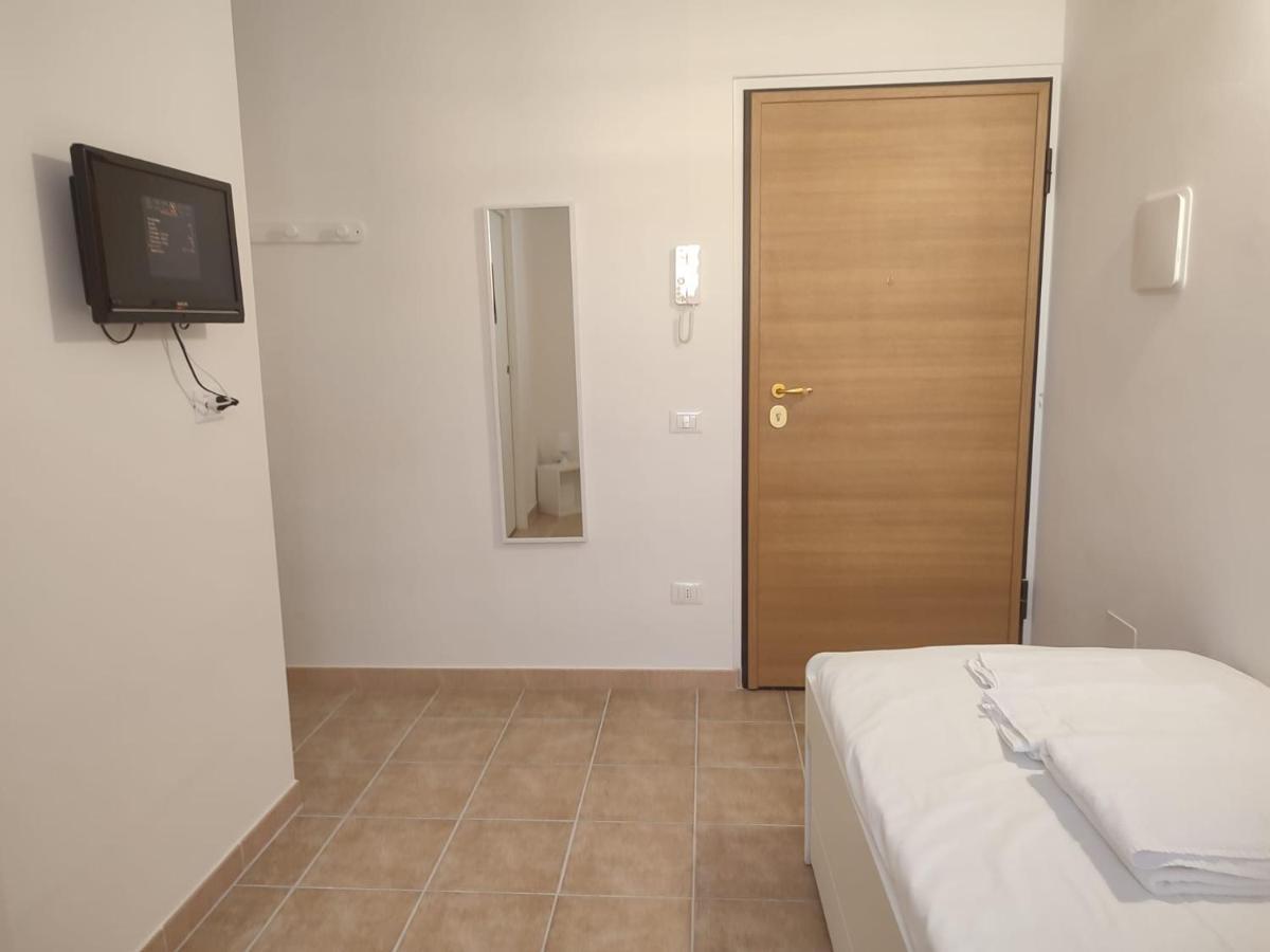 Via Cavour Hotel LʼAquila Buitenkant foto